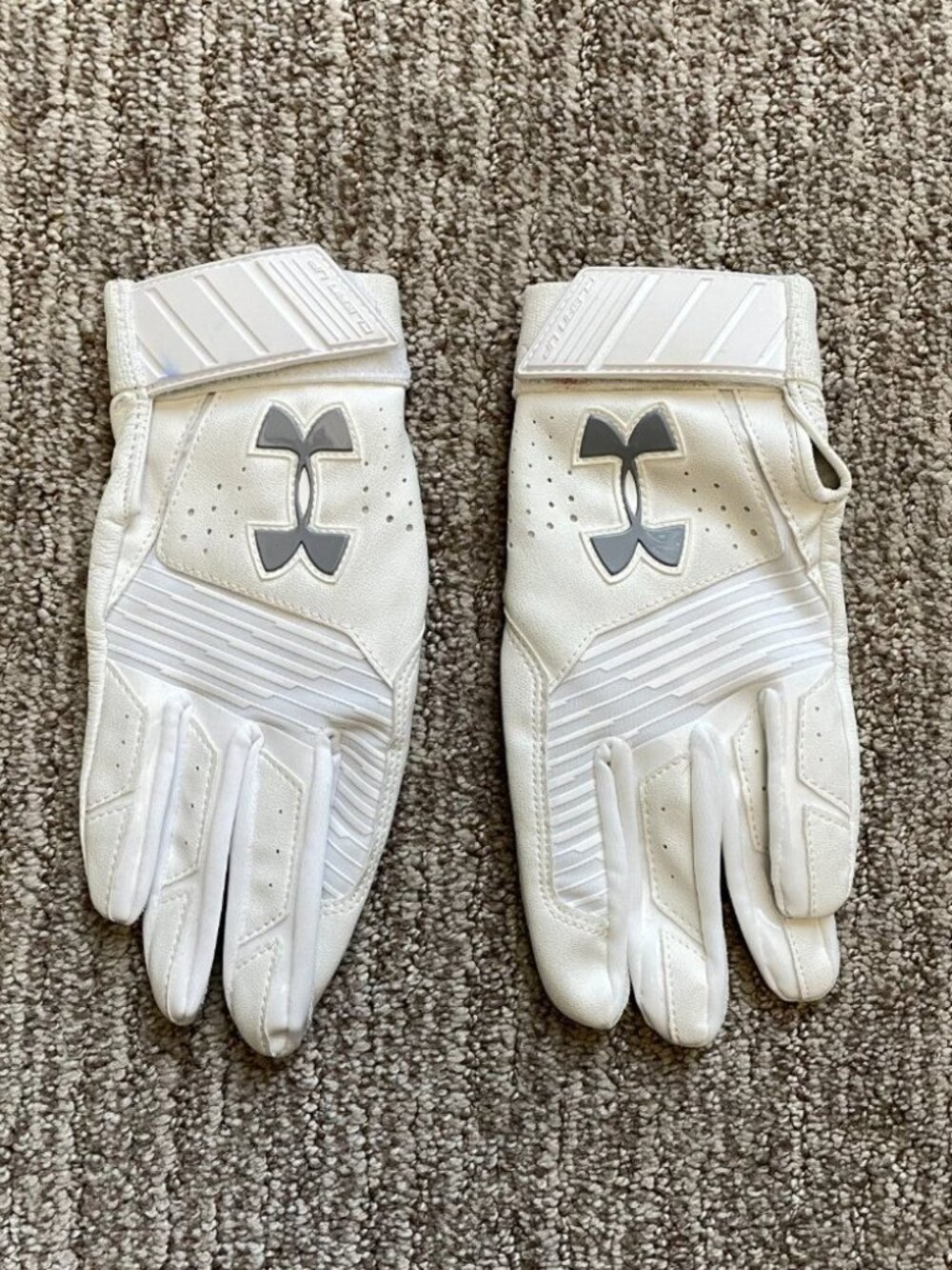 New Men's Small Under Armour UA Heatgear Leather Batting Gloves White